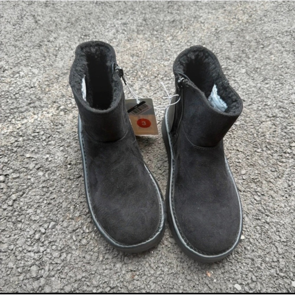 Cat & Jack Girls Black Faux Suede Fur Lined Ankle Boots Lug Sole Size 3 NEW